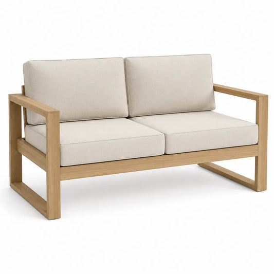 Dwuosobowa sofa z drewna tekowego z kremowymi poduszkami
